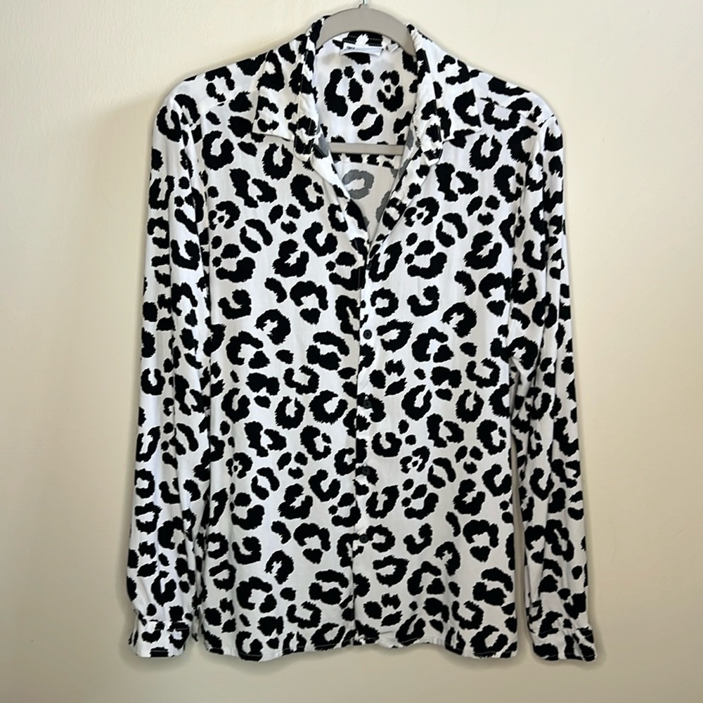 ASOS DESIGN SMALL BLACK & WHITE CHEETAH PRINT LONG SLEEVED BLOUSE
